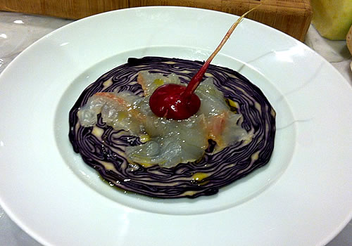 Carpaccio di orata su cavolo cappuccio viola